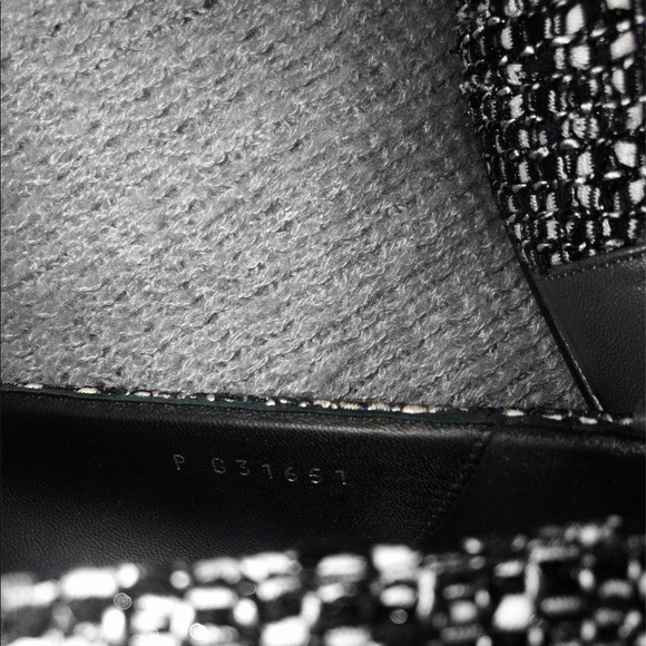 Chanel Tweed Moccasins with charm embellishments - Picture 6 of 9